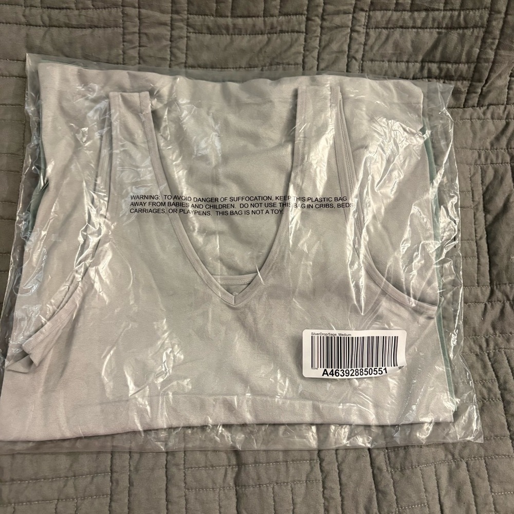 Breezies Women’s Top Seamless Reversible Cami Set of 2 Silver / Sage Medium New